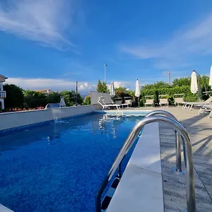 Lea With Pool Appartement